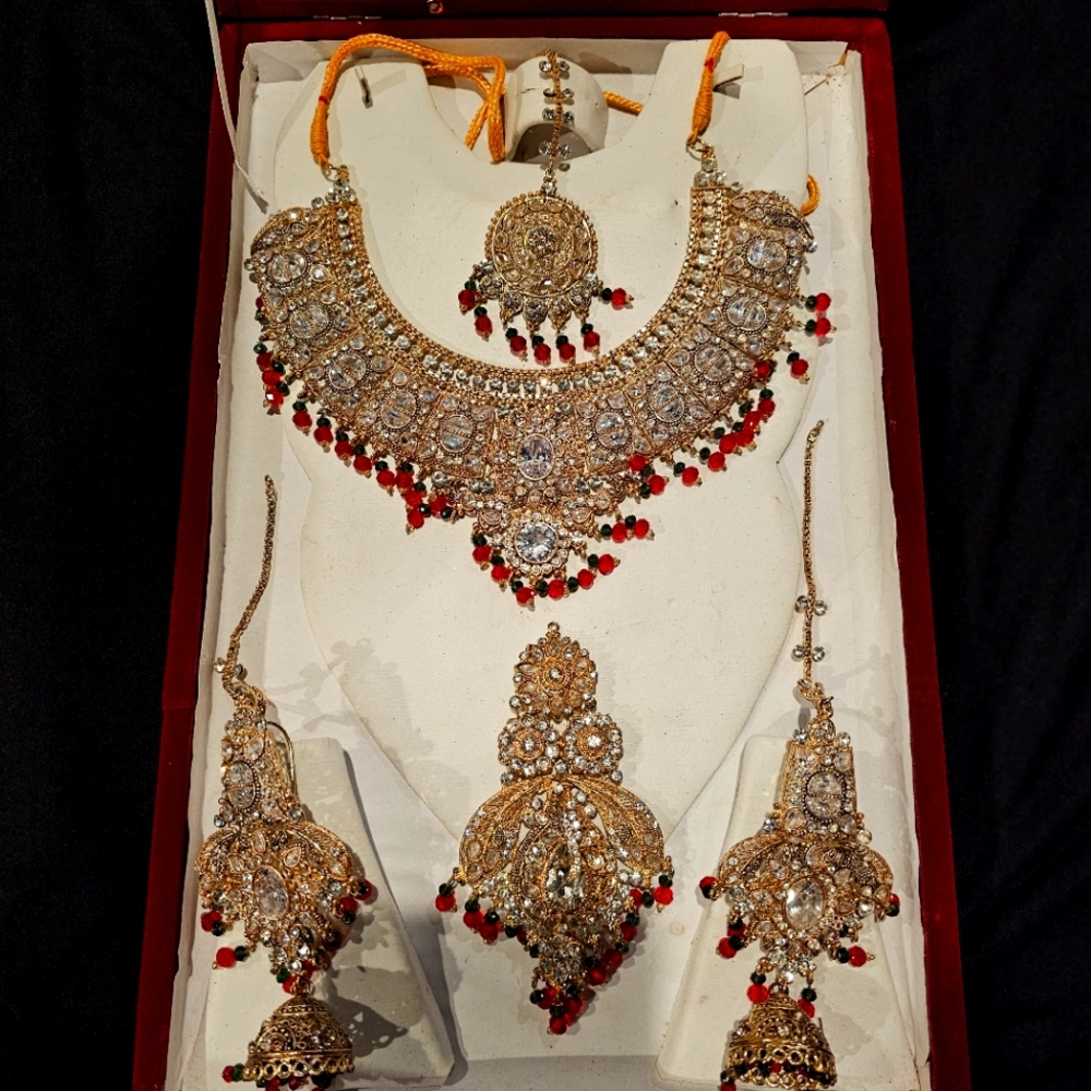 Bridal jewelry set